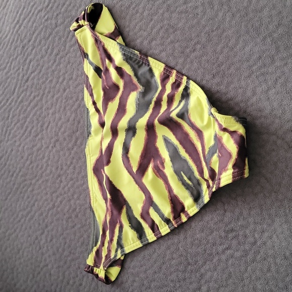 Victoria's Secret Bikini Green Bottoms - Picture 5 of 5